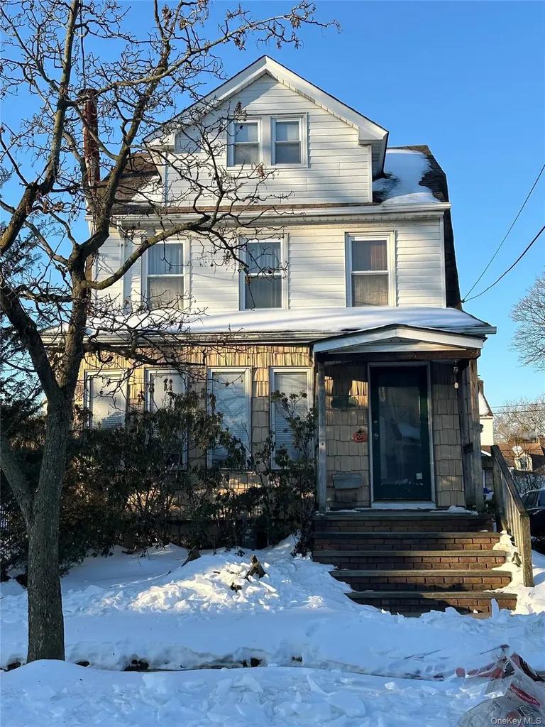 19 Everett Street Lynbrook NY 11563
