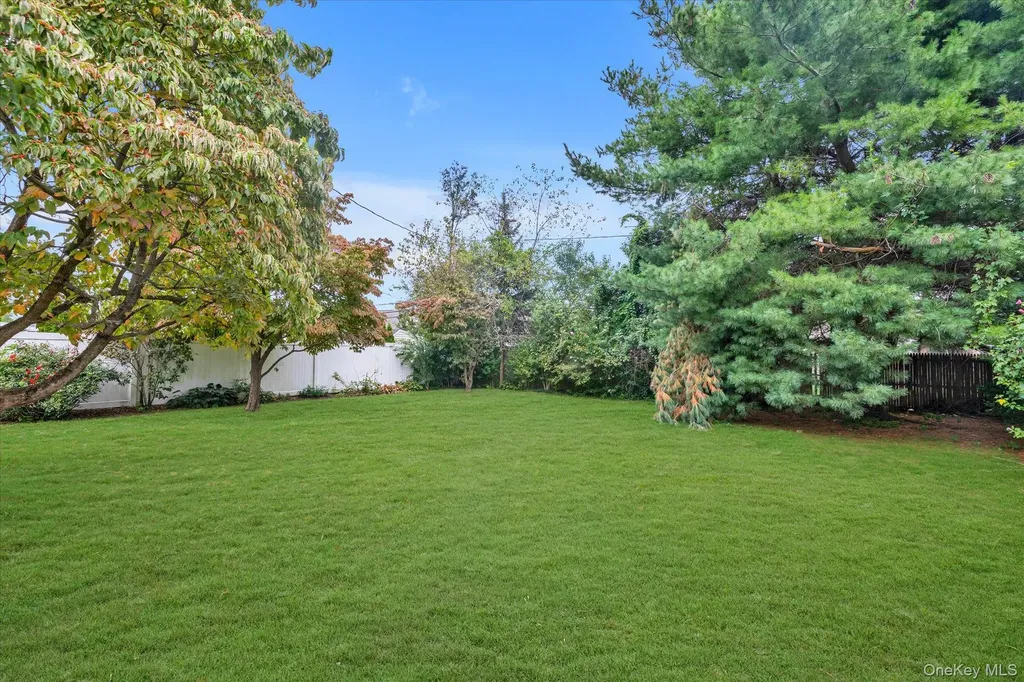 47 Link Lane Hicksville NY 11801
