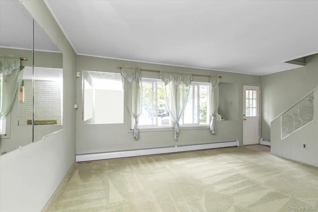 47 Link Lane Hicksville NY 11801