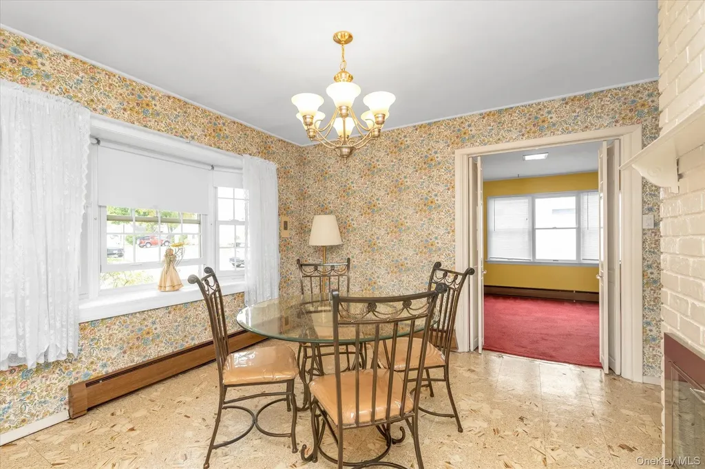 47 Link Lane Hicksville NY 11801