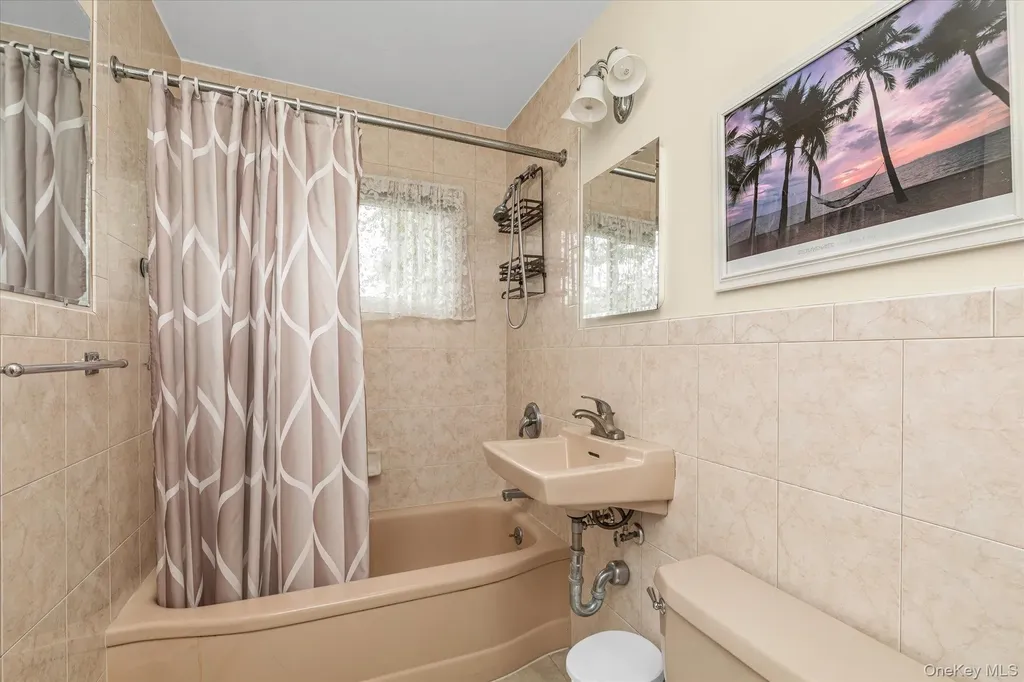 47 Link Lane Hicksville NY 11801