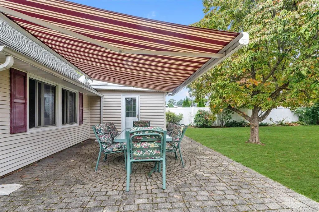 47 Link Lane Hicksville NY 11801