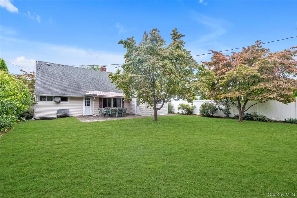47 Link Lane Hicksville NY 11801