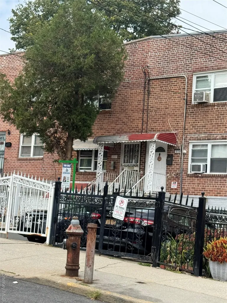 1017 E 229 Street, Bronx, Bronx NY 10466