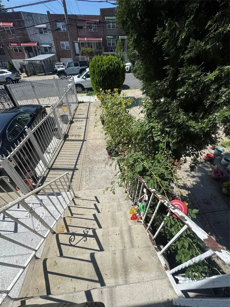 1017 E 229 Street, Bronx, Bronx NY 10466