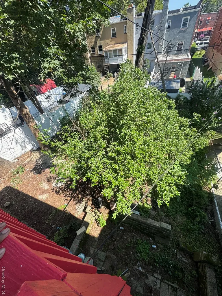 1017 E 229 Street, Bronx, Bronx NY 10466
