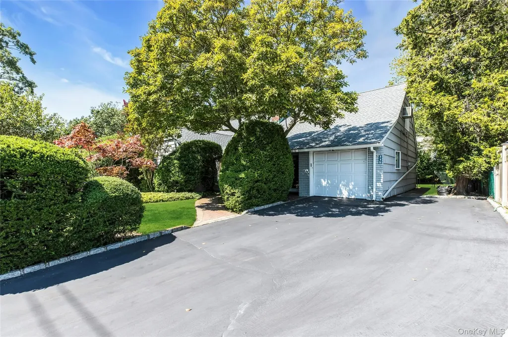 335 Smith Street Merrick NY 11566
