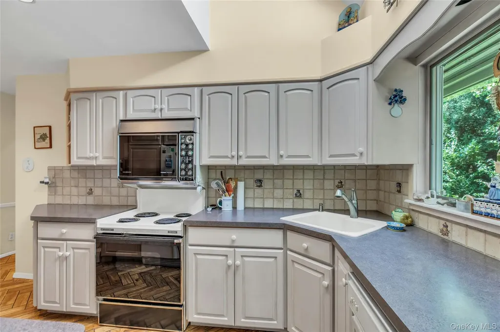 335 Smith Street Merrick NY 11566