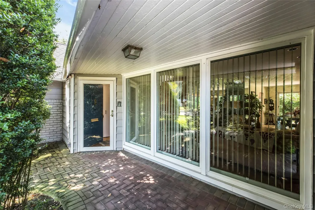 335 Smith Street Merrick NY 11566