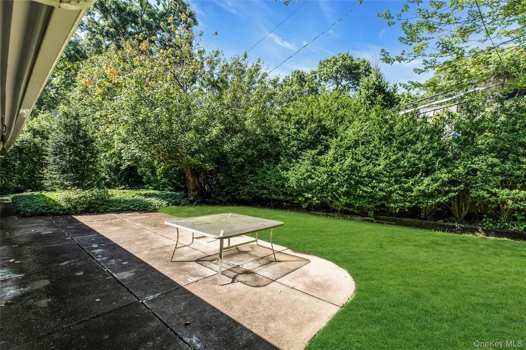 335 Smith Street Merrick NY 11566