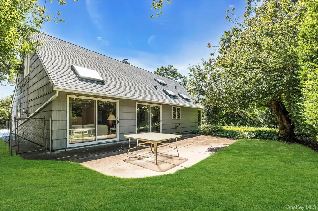 335 Smith Street Merrick NY 11566