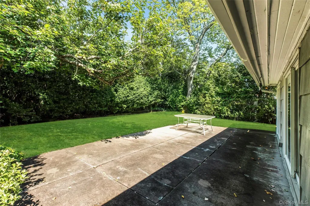 335 Smith Street Merrick NY 11566