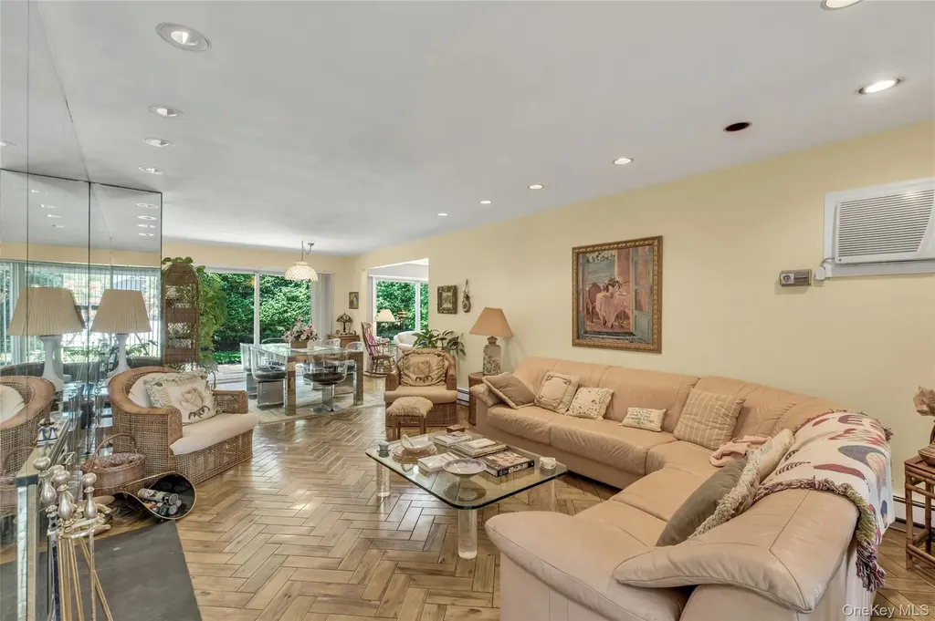 335 Smith Street Merrick NY 11566