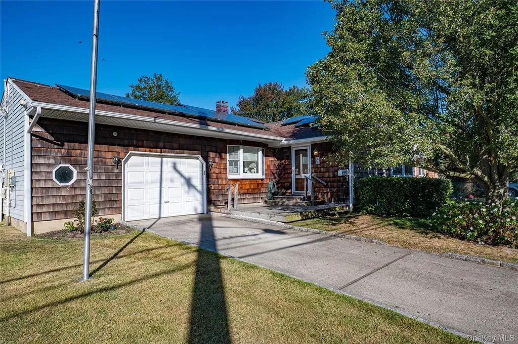 1022 Manor Lane Bay Shore NY 11706