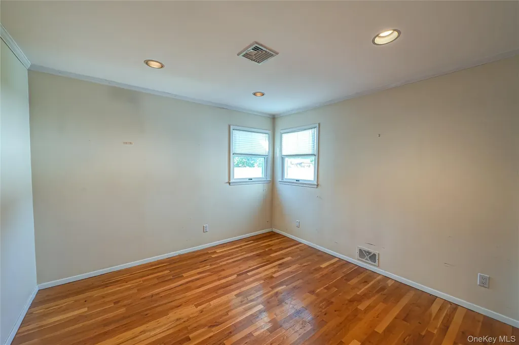 1022 Manor Lane Bay Shore NY 11706