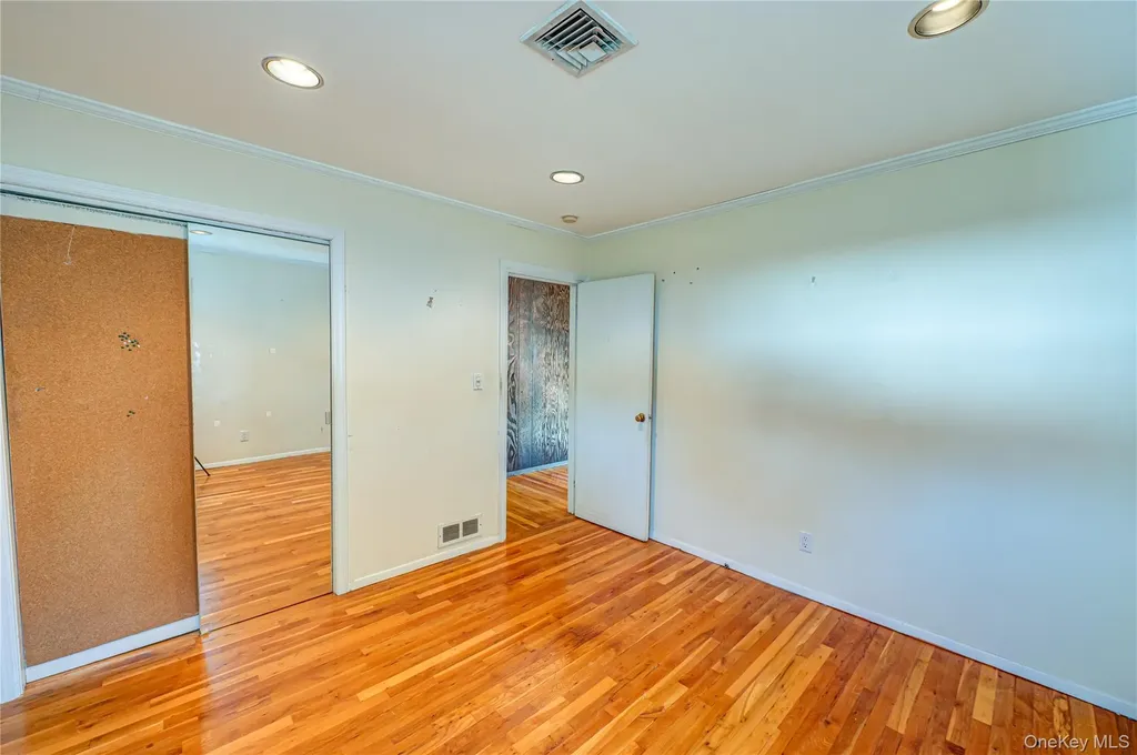 1022 Manor Lane Bay Shore NY 11706