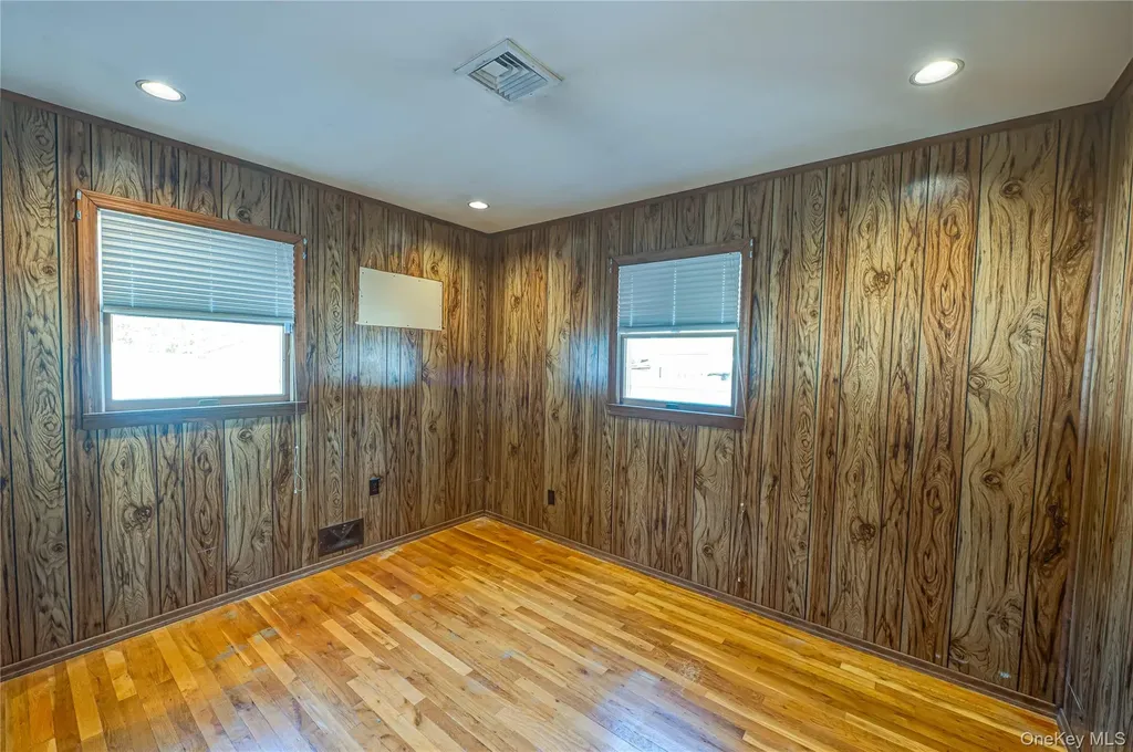 1022 Manor Lane Bay Shore NY 11706