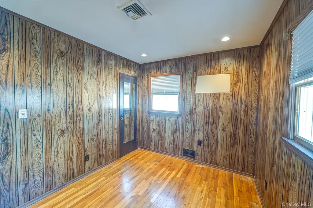 1022 Manor Lane Bay Shore NY 11706