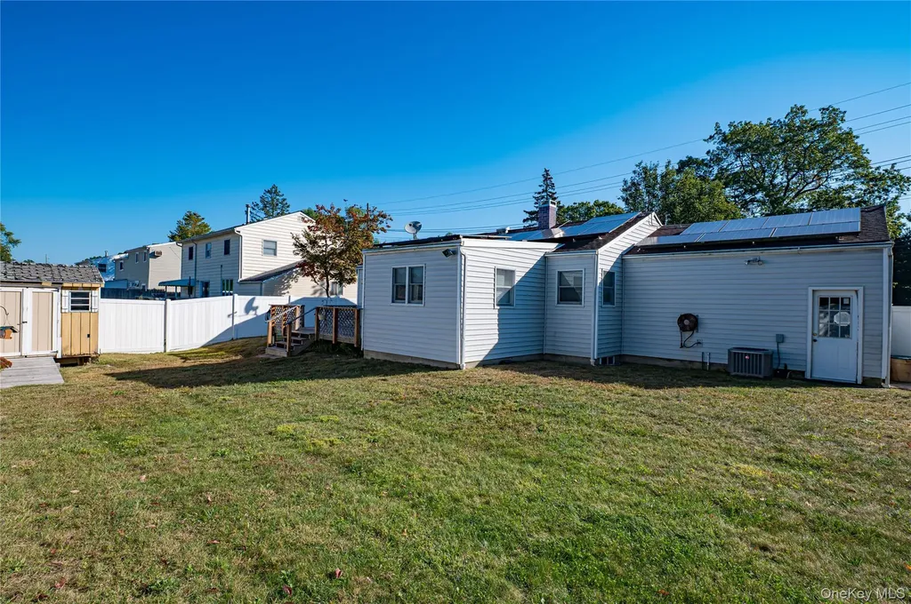 1022 Manor Lane Bay Shore NY 11706