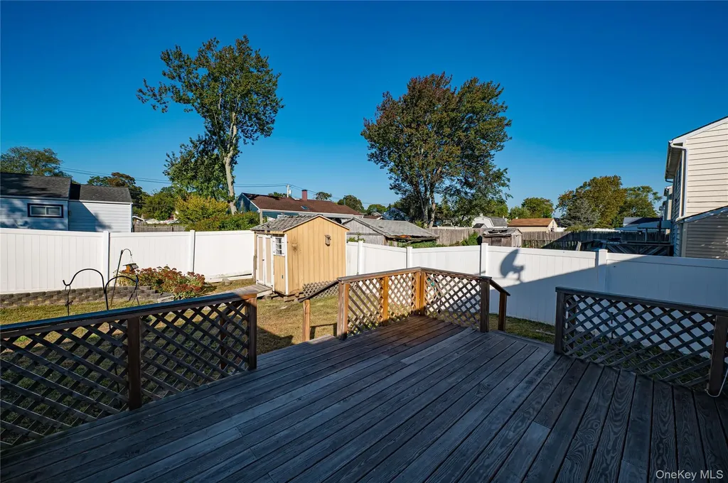 1022 Manor Lane Bay Shore NY 11706