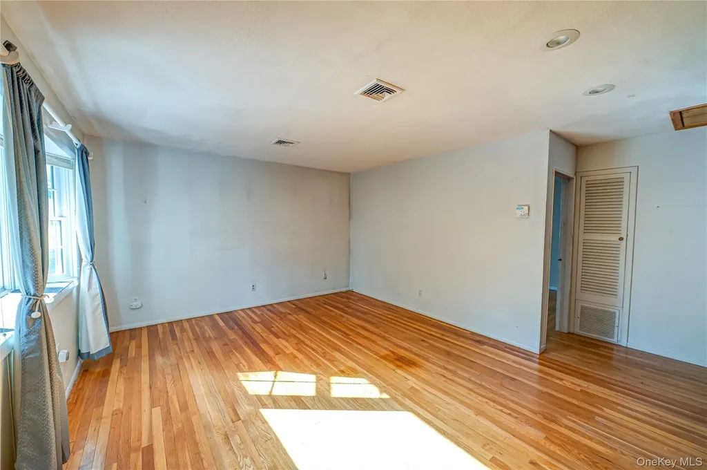 1022 Manor Lane Bay Shore NY 11706