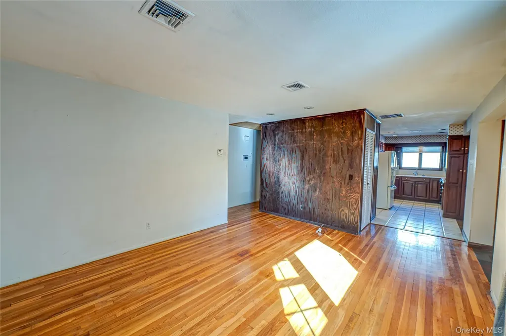 1022 Manor Lane Bay Shore NY 11706