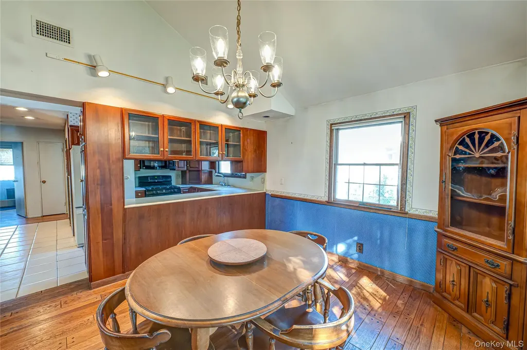 1022 Manor Lane Bay Shore NY 11706