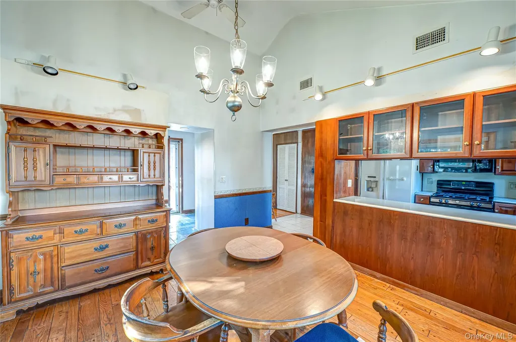 1022 Manor Lane Bay Shore NY 11706