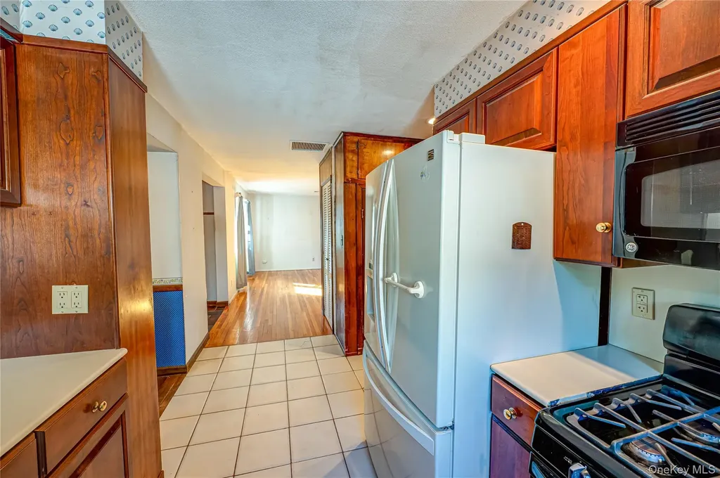 1022 Manor Lane Bay Shore NY 11706