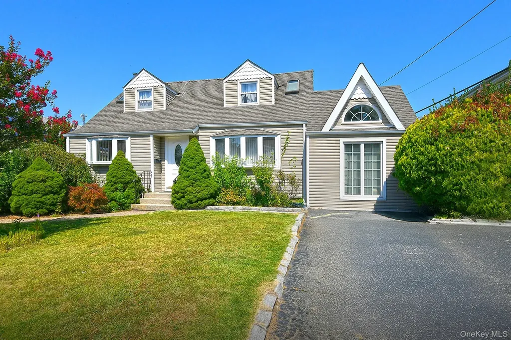 899 Brent Drive Wantagh NY 11793