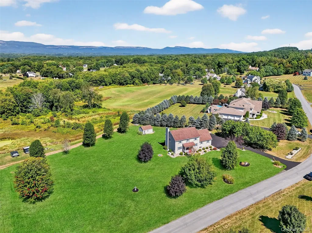 31 Trapps View Farm Road Wallkill NY 12589
