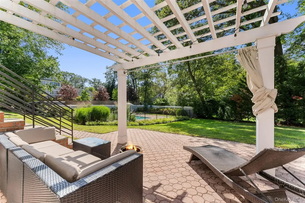 236 Robert Drive New Rochelle NY 10804