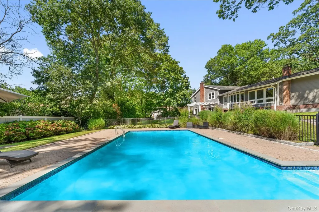 236 Robert Drive New Rochelle NY 10804