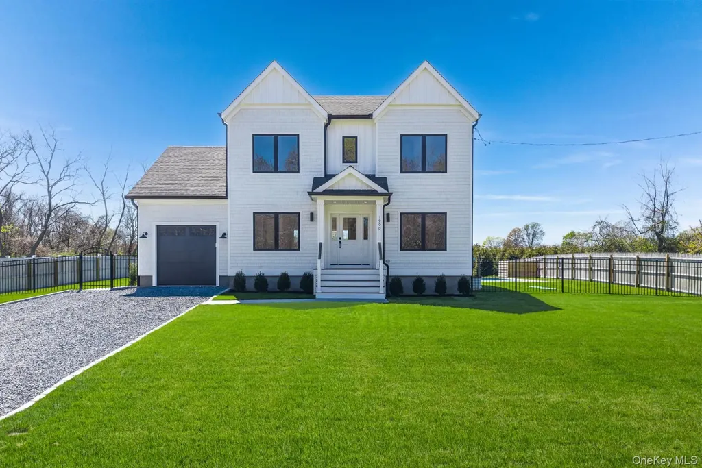 1900 Gillette Drive East Marion NY 11939