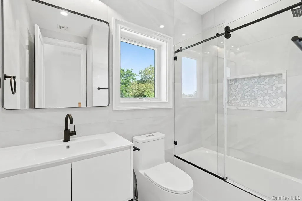 1900 Gillette Drive East Marion NY 11939