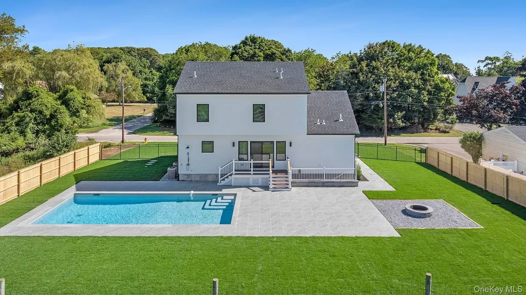 1900 Gillette Drive East Marion NY 11939