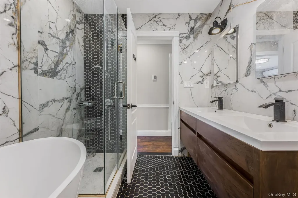 2 Flo Drive Syosset NY 11791