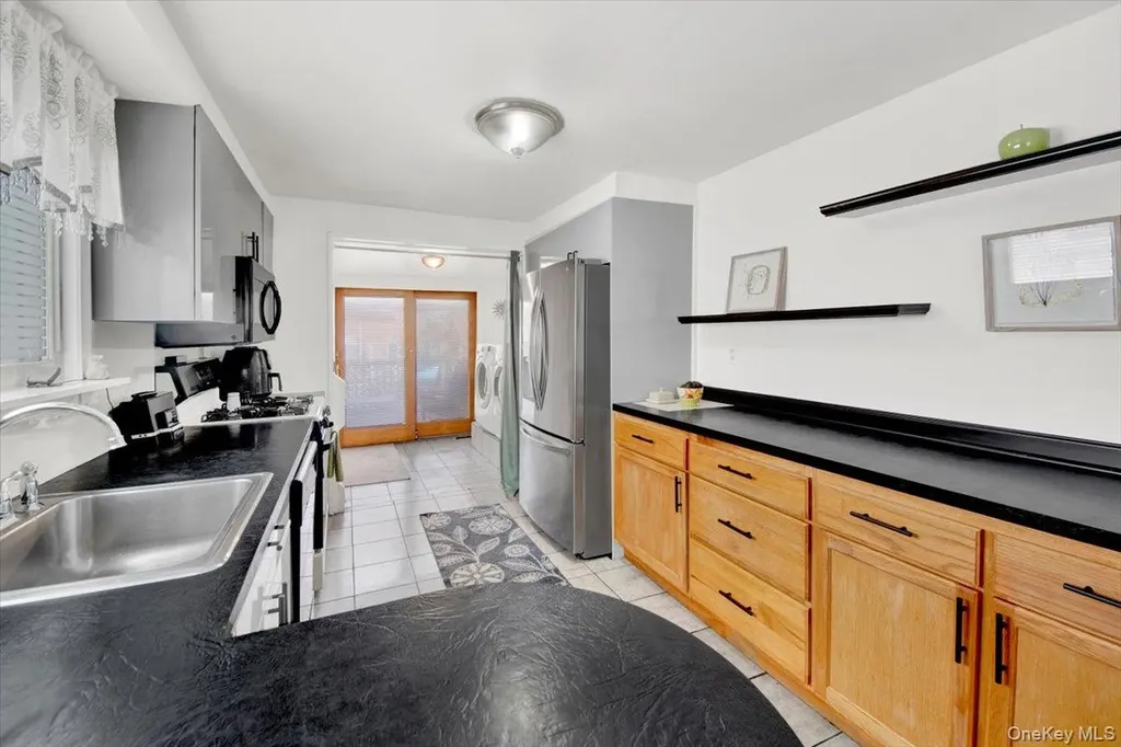 656 Wilcox Avenue Bronx NY 10465