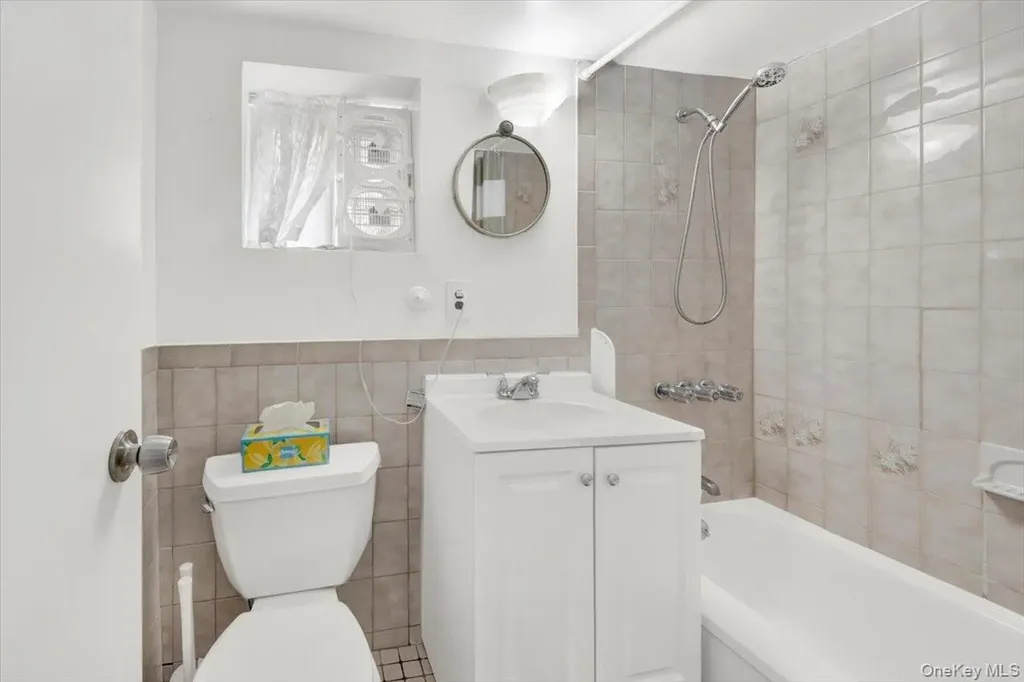 656 Wilcox Avenue Bronx NY 10465