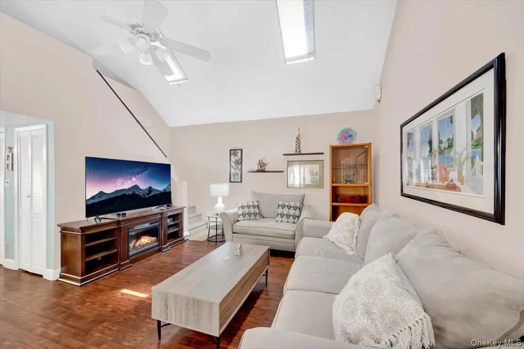 656 Wilcox Avenue Bronx NY 10465