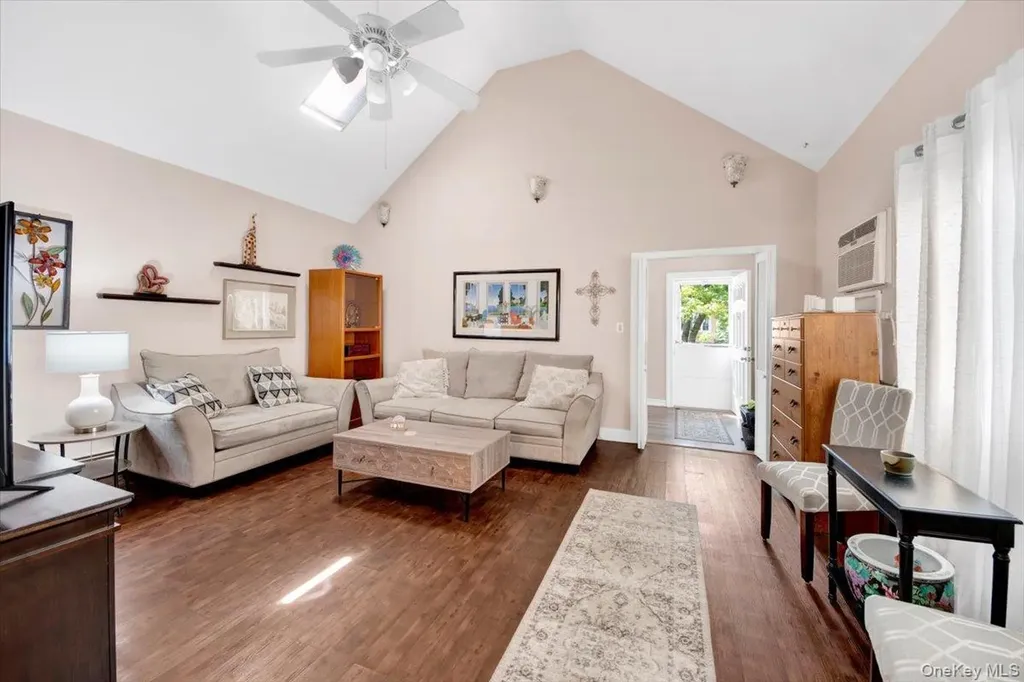 656 Wilcox Avenue Bronx NY 10465