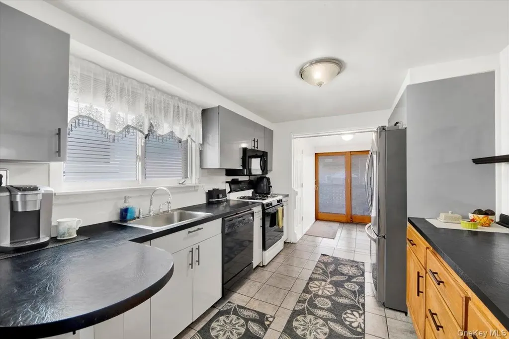 656 Wilcox Avenue Bronx NY 10465