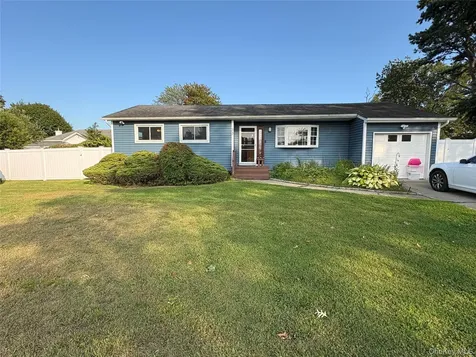 33 Maida Avenue Deer Park NY 11729