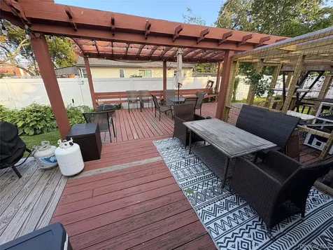 33 Maida Avenue Deer Park NY 11729