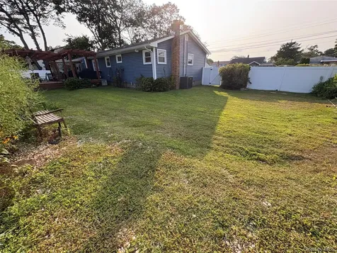 33 Maida Avenue Deer Park NY 11729