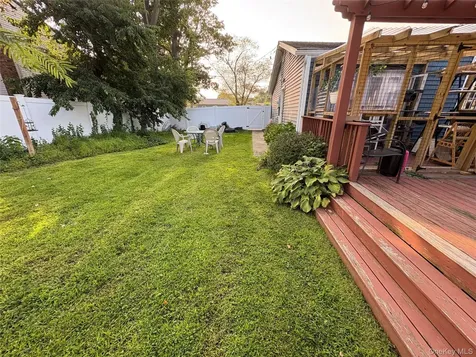 33 Maida Avenue Deer Park NY 11729