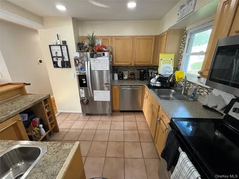 33 Maida Avenue Deer Park NY 11729
