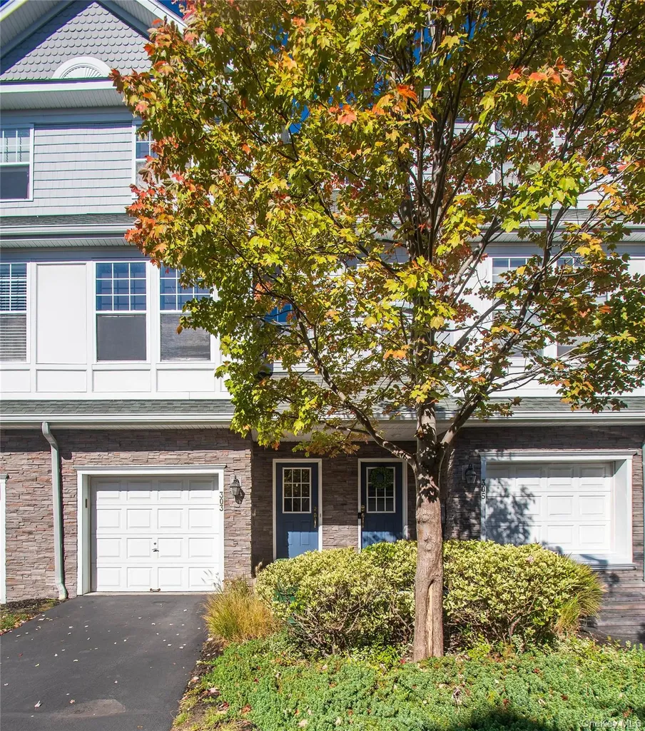 303 Bridgeview Drive Poughkeepsie NY 12601