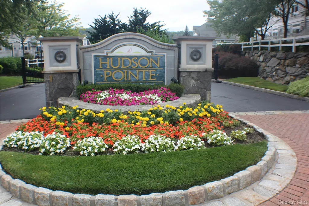 303 Bridgeview Drive Poughkeepsie NY 12601
