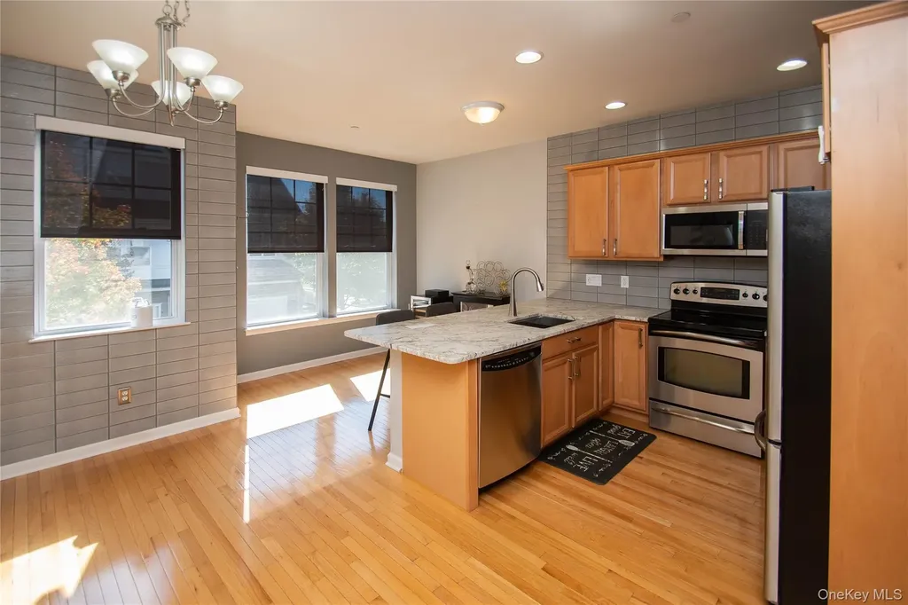 303 Bridgeview Drive Poughkeepsie NY 12601